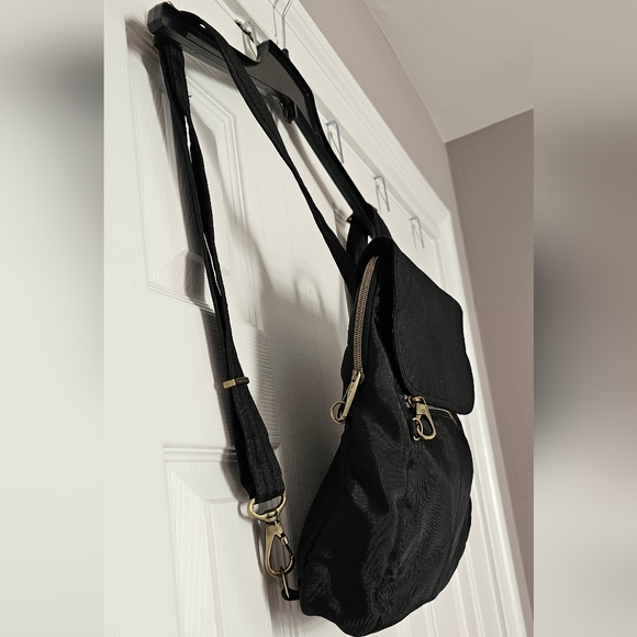 Travelon secure backpack - Picture 2 of 6